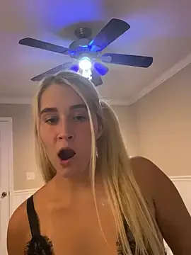 Stripchat Sex Cam of Kaylayoung12