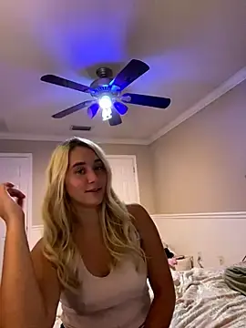 Stripchat Live Sex Cam of Kaylayoung12
