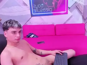 Stripchat Free Live Porn of rhabena_boysex