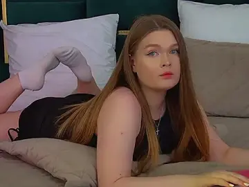 Stripchat Live Sex Cam of CrystalLyons