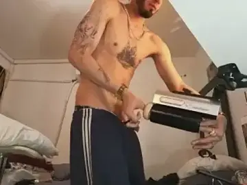 Stripchat Adult Webcams of RyanMira