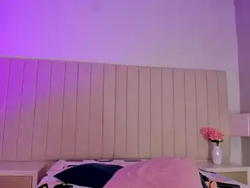 Stripchat Free Live Porn of Littleolivia_