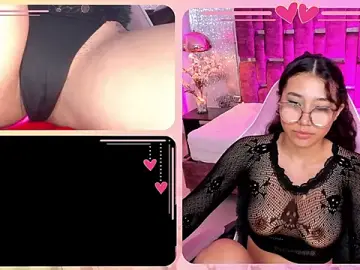 Stripchat Live Sex Cam of RossieGamer