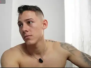 Stripchat Live Sex Cam of Muscle_King_Cum