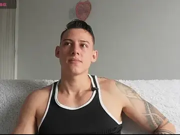 Stripchat Adult Webcam of Muscle_King_Cum