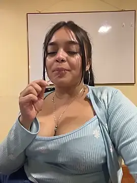 Stripchat Sex Cam of Emily_Rivers_