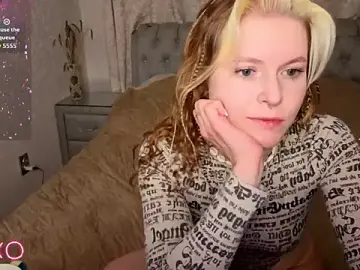 Stripchat Free Live Porn of rocky_foxy