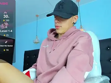 Stripchat Adult Webcam of Lobo_17_