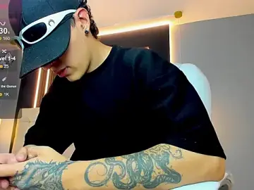 Stripchat Adult Webcam of Lobo_17_