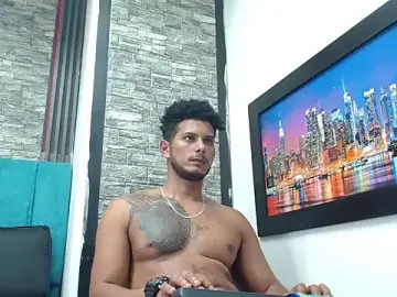 Stripchat Adult Webcam of Chris_Dick23