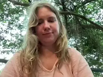 Stripchat Live Sex Cam of fluffy_bunnyxxx