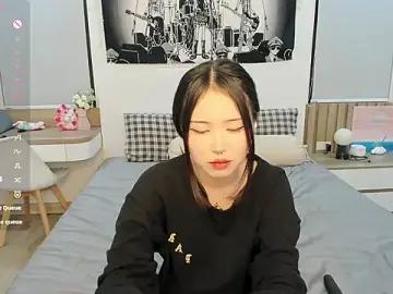 Stripchat Sex Cam of Yena-little