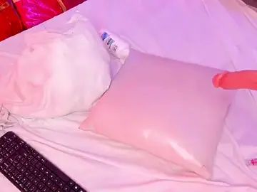 Stripchat Live Sex Cam of DollyMae_