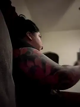 Stripchat Live Sex Cam of kimmiakiss22