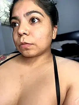 Stripchat Free Live Porn of kimmiakiss22