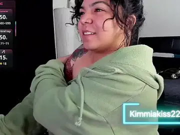 Stripchat Free Live Porn of kimmiakiss22