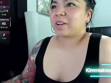 Stripchat Watch Live Sex Cams of kimmiakiss22