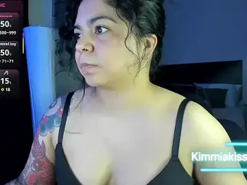 Stripchat Live Sex Cam of kimmiakiss22