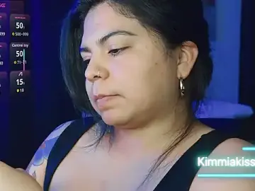 Stripchat Live Sex Cam of kimmiakiss22