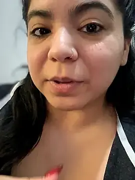 Stripchat Live Sex Cam of kimmiakiss22