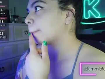 Stripchat Free Porn Cam of kimmiakiss22
