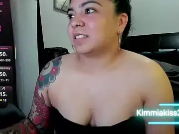 Stripchat Free Live Porn of kimmiakiss22