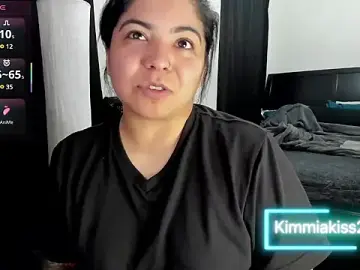 Stripchat Free Porn Cam of kimmiakiss22