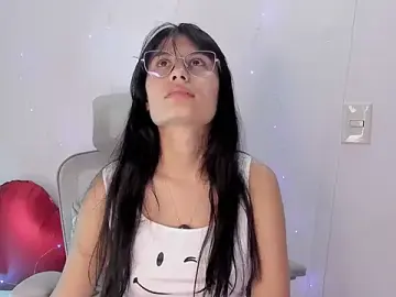 Stripchat Live Sex Cam of NayeCloud