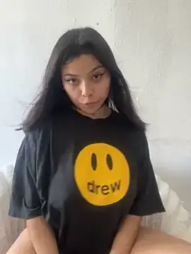 Stripchat Free Porn Cam of YuehLuv666