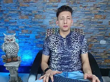 Stripchat Live Sex Cam of Maykol_Victoriasr