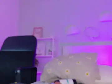 Stripchat Sex Cam of CristalCornner_