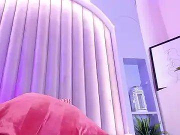 Stripchat Adult Webcam of CristalCornner_