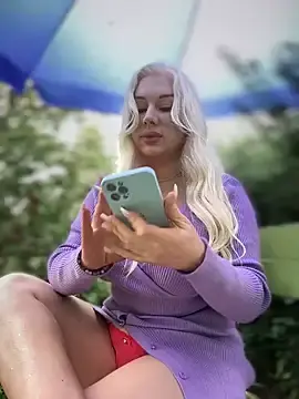Stripchat Sex Chat of LaraHollywood