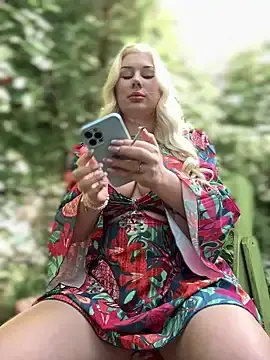 Stripchat Watch Live Sex Cams of LaraHollywood