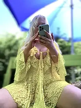 Stripchat Adult Webcam of LaraHollywood