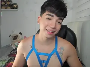 Stripchat Live Sex Cam of santy7v7