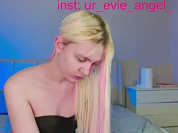 Stripchat Adult Webcam of Evelyn_rabbit