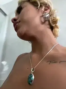 Stripchat Live Sex Cam of MystiqueXXX