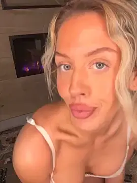 Stripchat Live Sex Cam of bonniepeachh