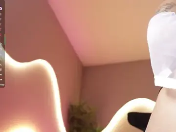 Stripchat Nude Webcam of Emma_Lirys