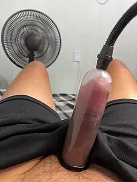 Stripchat Watch Live Sex Cams of mydicksquirt