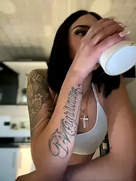 Stripchat Live Sex Cam of Hilary_pinkk