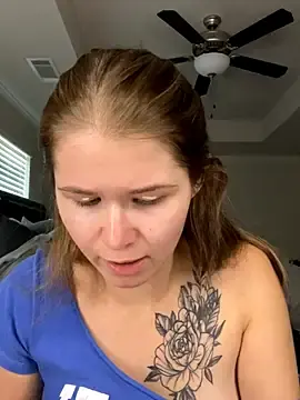Stripchat Live Sex Cam of Riley_ray69
