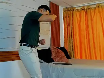 Stripchat Free Porn Cam of ChoreyTaiylor