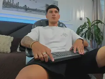 Stripchat Free Live Porn of Damian23__