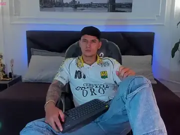 Stripchat Nude Webcam of Damian23__