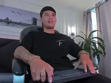 Stripchat Watch Live Sex Cams of Damian23__