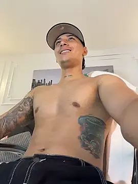 Stripchat Free Porn Cam of Damian23__