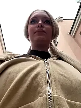 Stripchat Live Sex Cam of Milkyy_wway