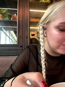 Stripchat Live Porn of Milkyy_wway